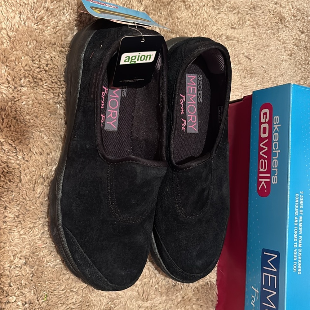 NWT Skechers Black GOwalk Slip-Ons 6.5 memory form fit - Picture 2 of 8